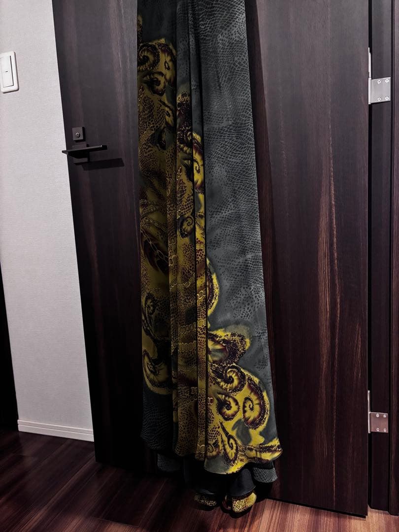 ビジュー付きハイネックロングドレス