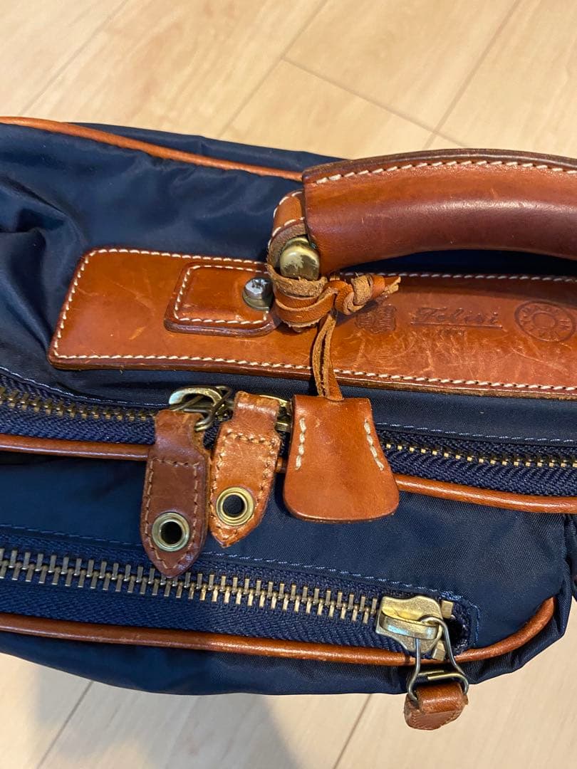 Felisi ネイビー バッグ　ソフトボストン