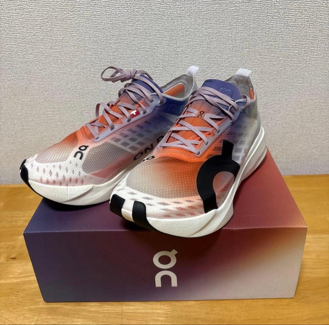 【新品】On Cloudboom Strike ランニングシューズ 26cm