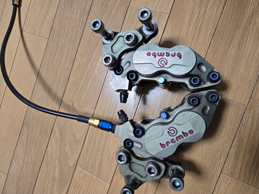 GPZ900R用ブレンボレーシングキャリパー 中古