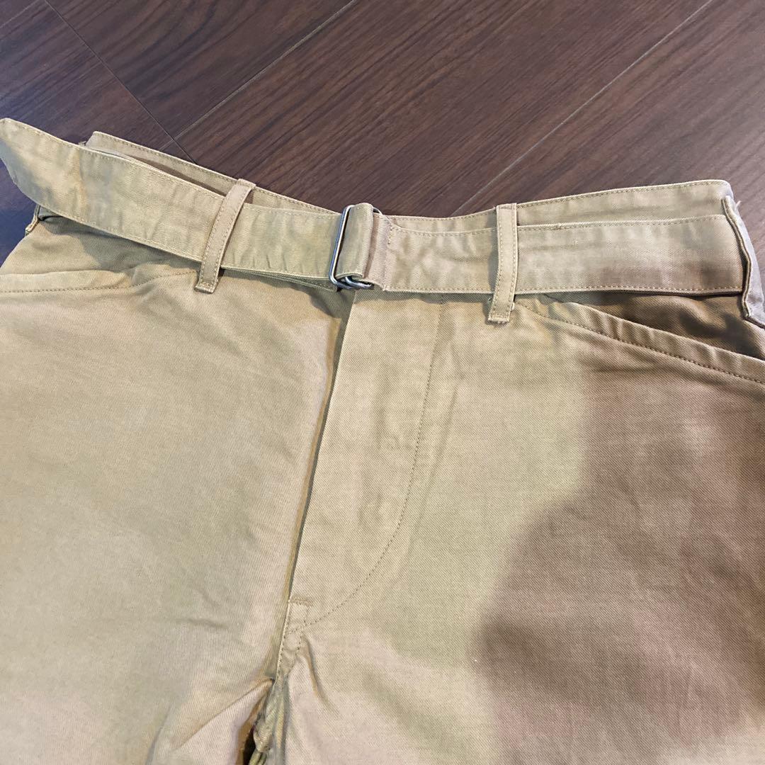 COMOLI ベージュ チノパン ベルト付き 前開き