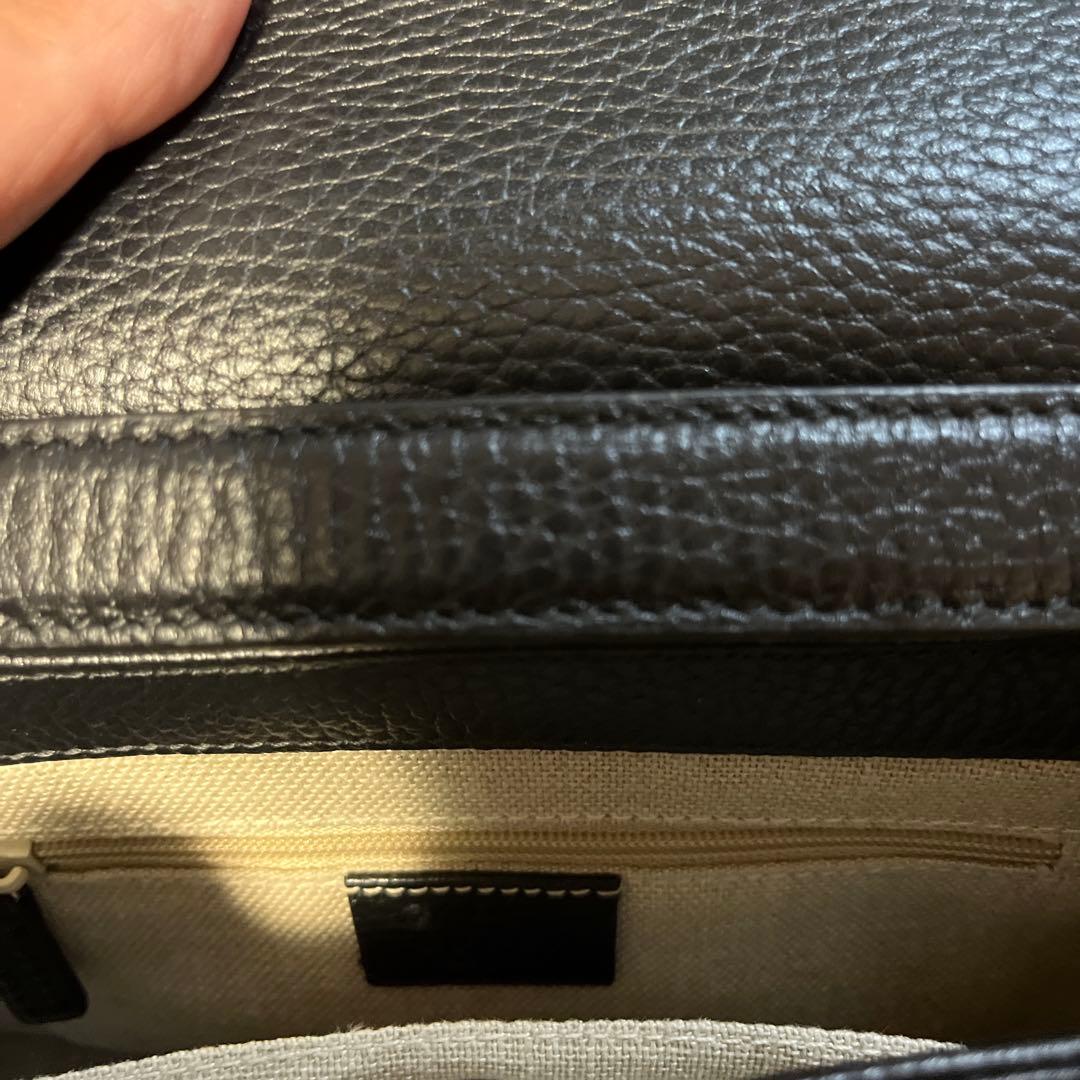 美品GUCCI ブラックショルダーバッグ GGロゴ