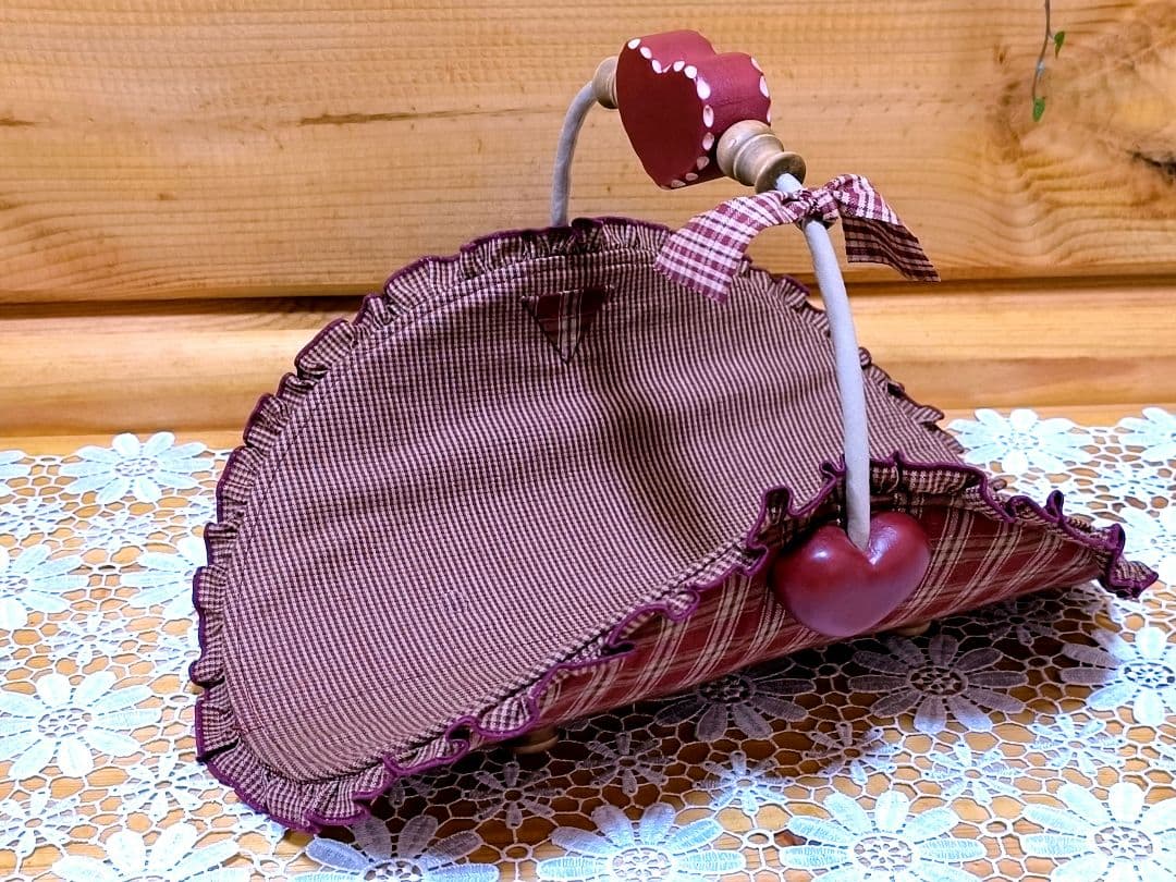 アメリカンカントリー雑貨♥サンタさんからの贈り物★飾り彫りハート❤️バスケット
