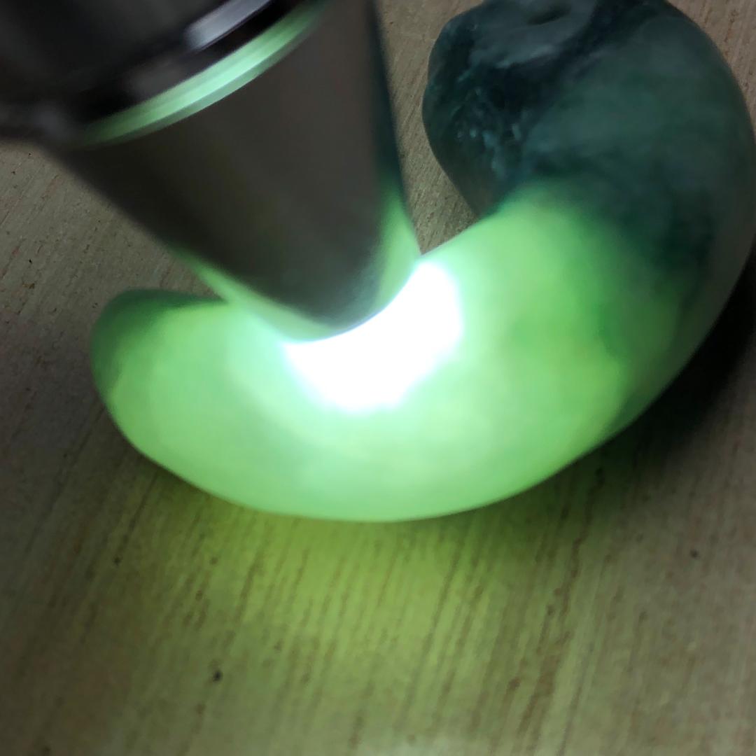 勾玉 翡翠　ヒスイ　糸魚川　翡翠　ケース付き