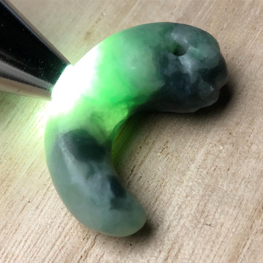 勾玉 翡翠　ヒスイ　糸魚川　翡翠　ケース付き