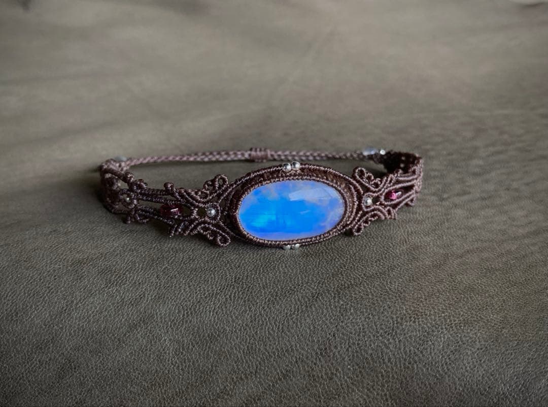 レインボームーンストーン　マクラメブレスレット