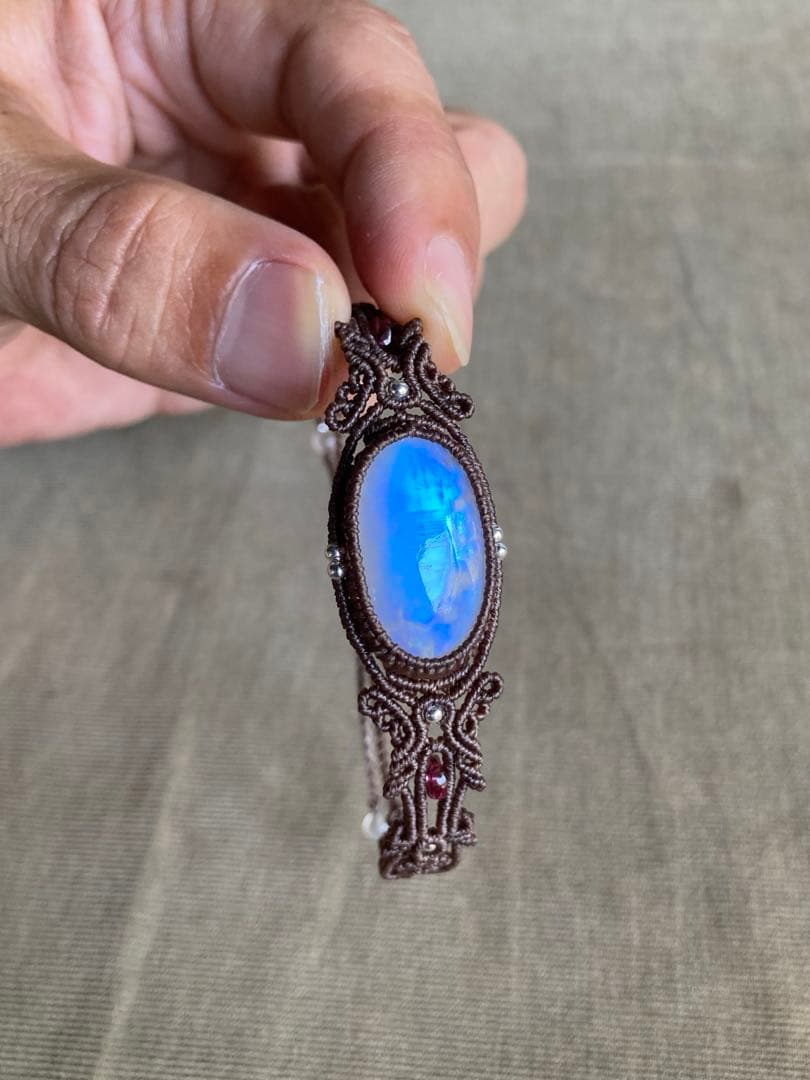 レインボームーンストーン　マクラメブレスレット