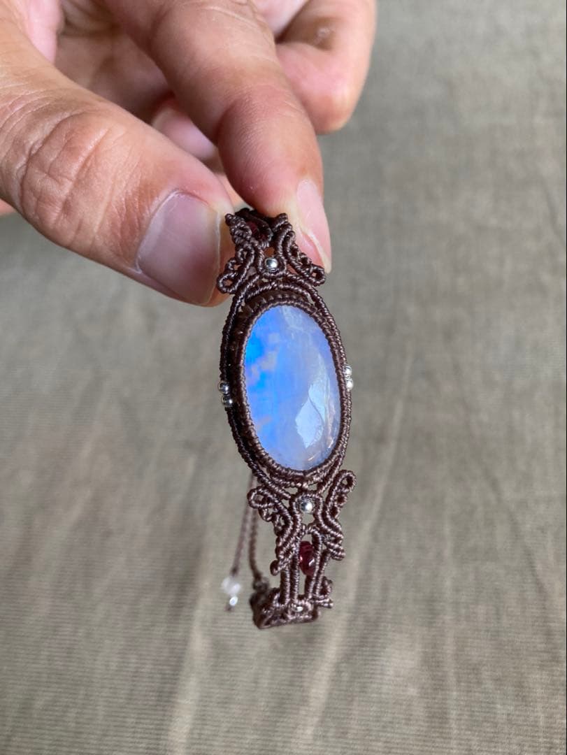 レインボームーンストーン　マクラメブレスレット