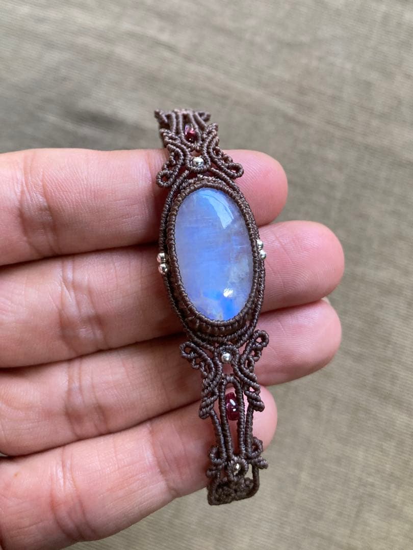 レインボームーンストーン　マクラメブレスレット