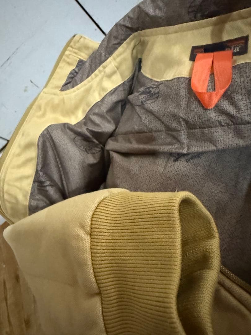 ハルpatagona フード付きベージュジャンパー