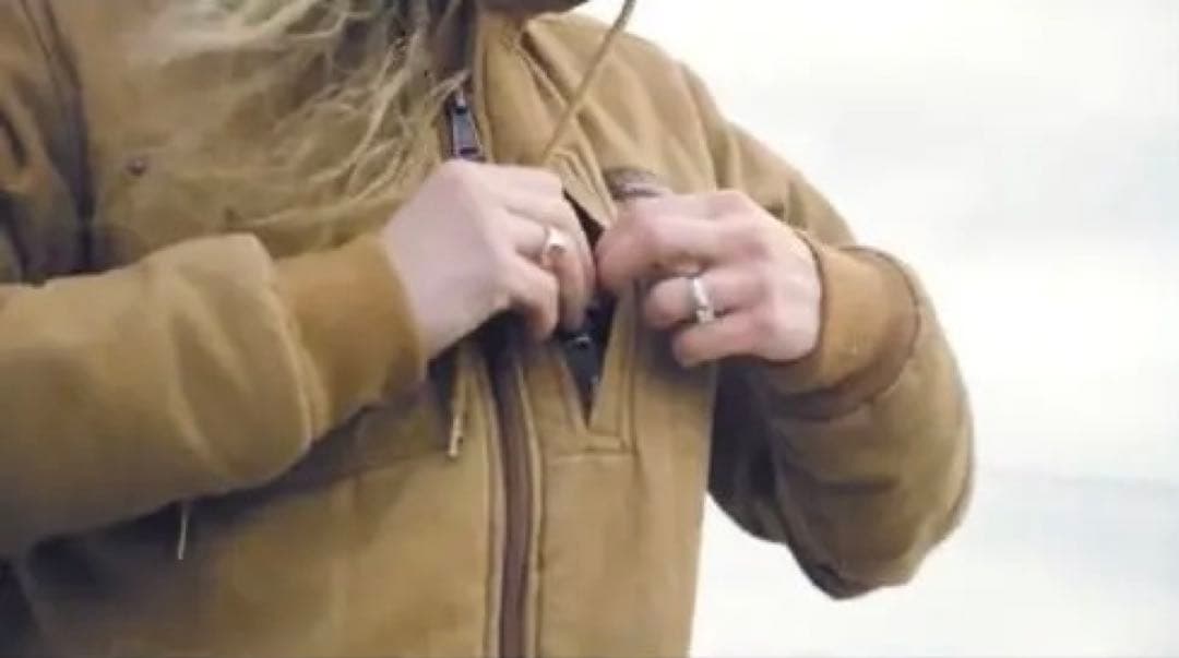 ハルpatagona フード付きベージュジャンパー