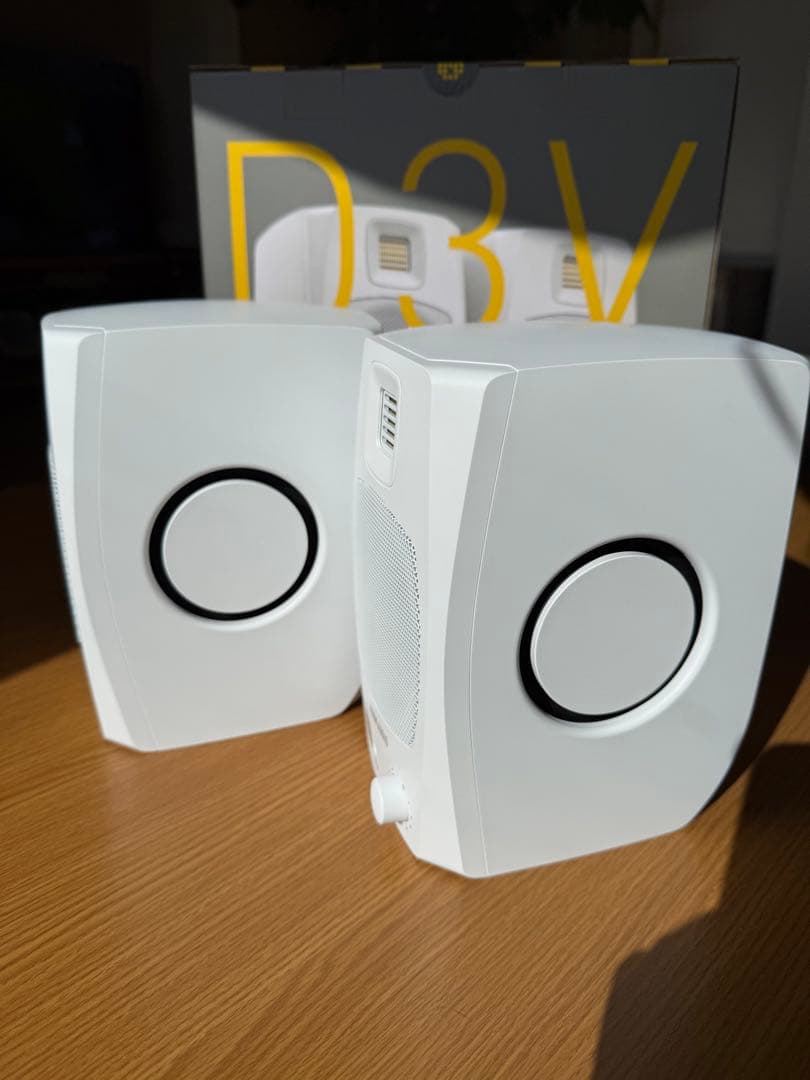 ADAM AUDIO D3V White モニタースピーカー