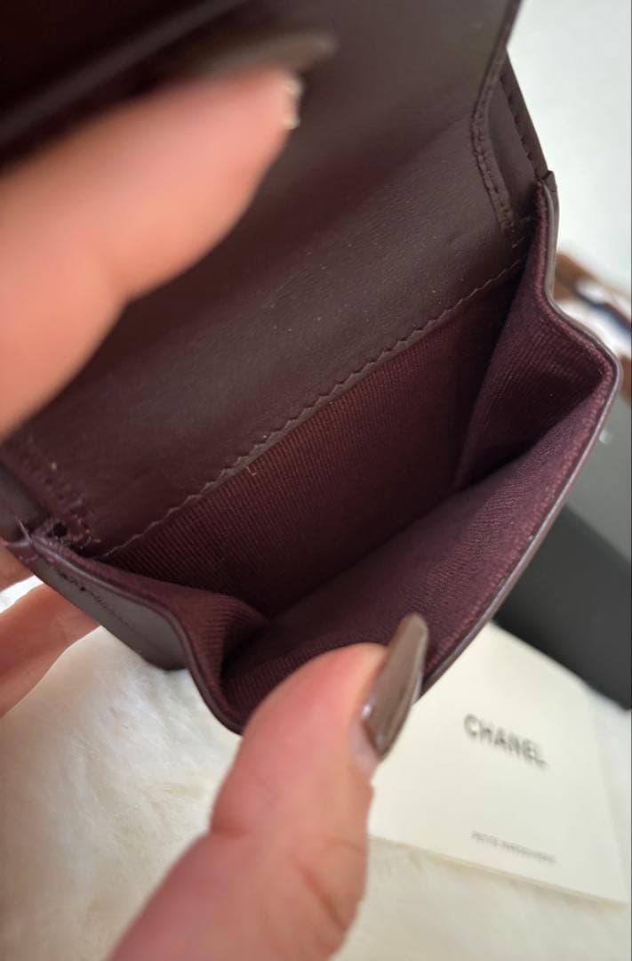 美品　CHANEL 本物　二つ折り財布　ブラック