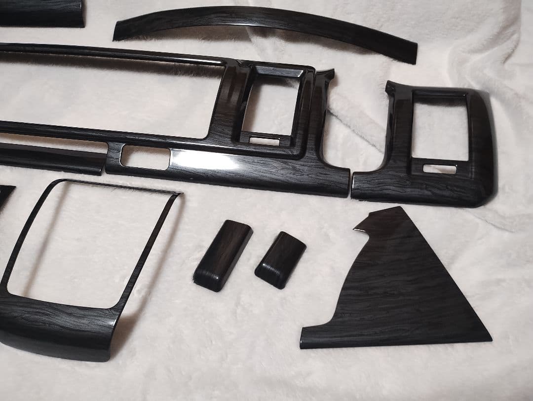 SilkBlaze 200系ハイエース 4型 ワイドインテリアパネル黒木目