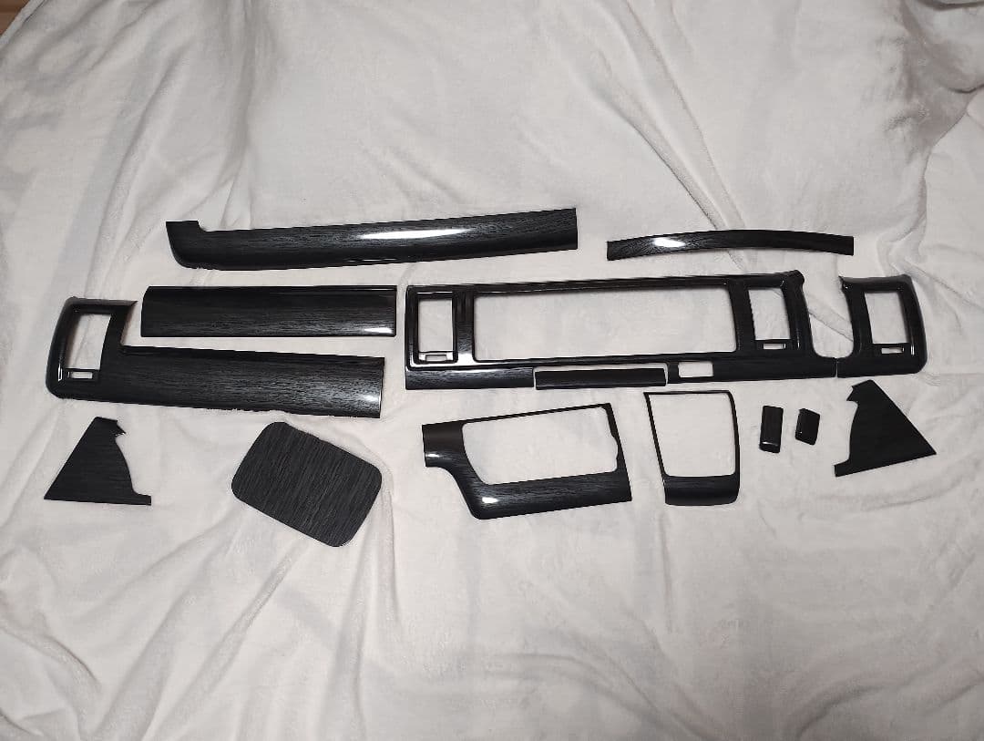 SilkBlaze 200系ハイエース 4型 ワイドインテリアパネル黒木目