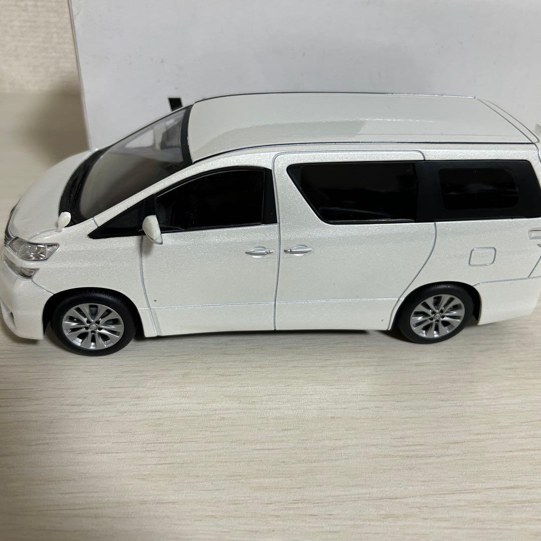 トヨタ　ヴェルファイア　カラーサンプル　ホワイトパールクリスタルシャイン