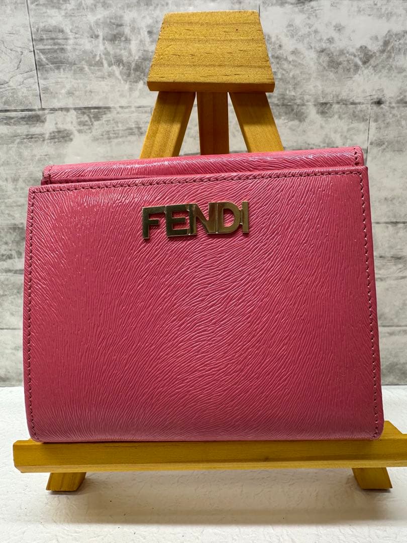 FENDI ピンク 二つ折り財布