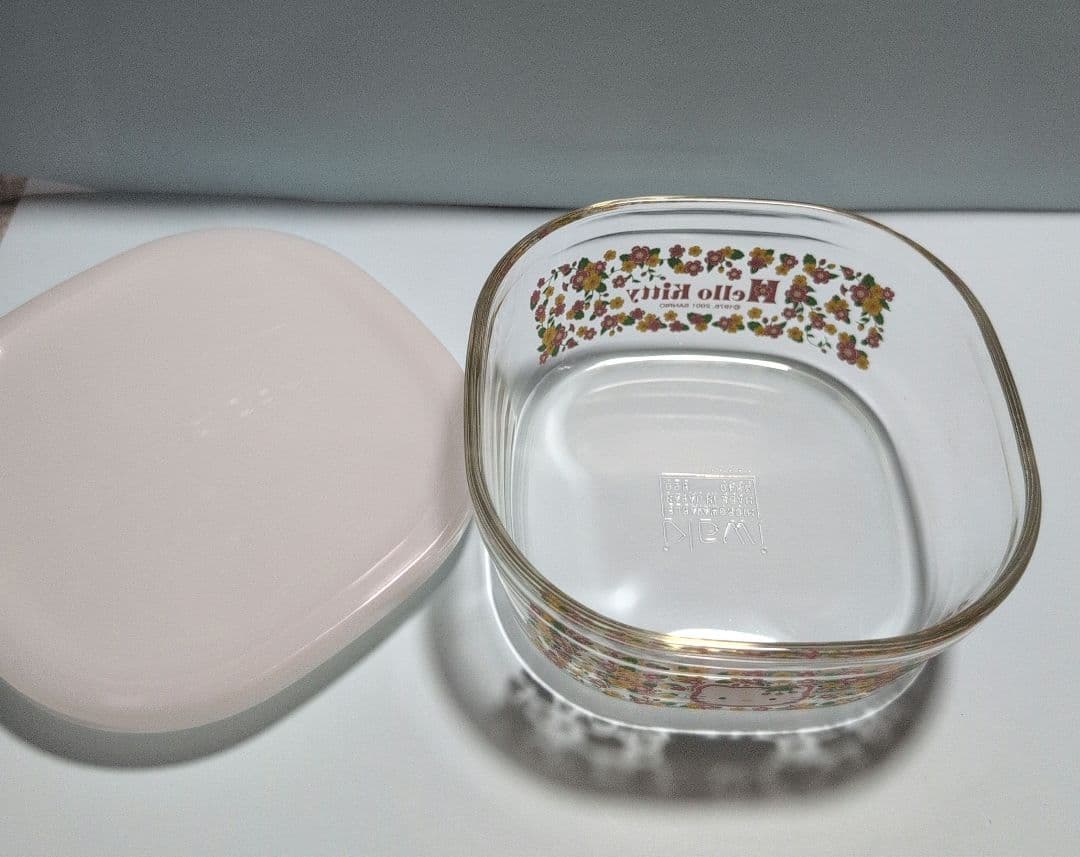 超希少！　ハローキティ　野イチゴ　ガラス保存容器　IWAKI　日本製　レンジ可