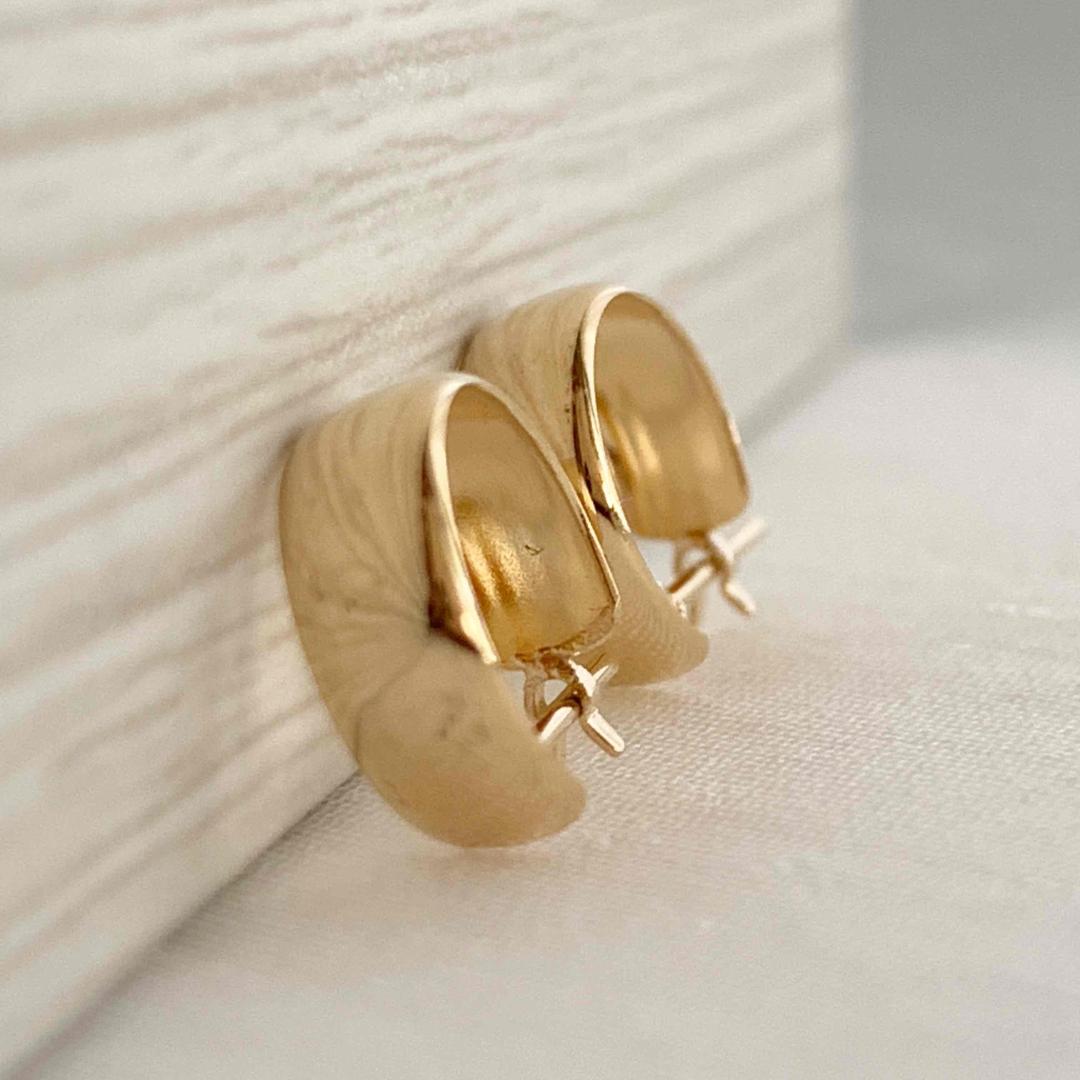 18金【4×10mm 甲丸フープピアス 】イエローゴールド K18刻印入 新品！