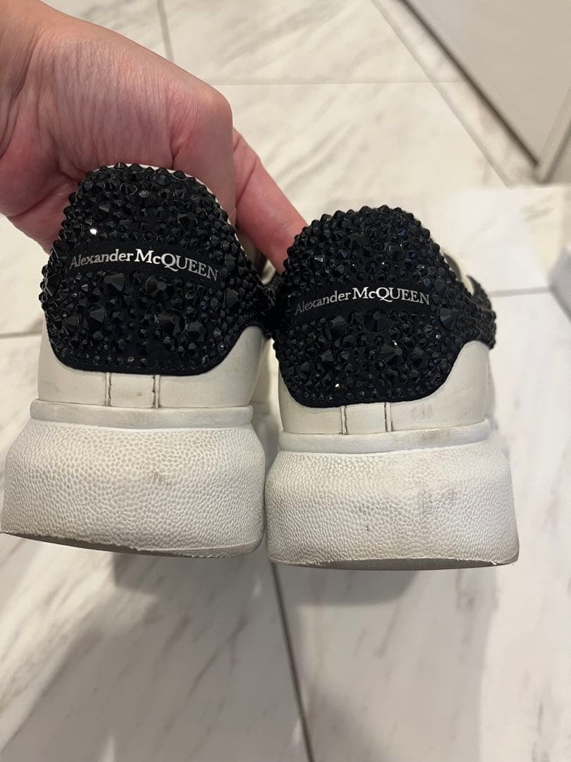 【あい】Alexander McQueen ビジュー付きスニーカー