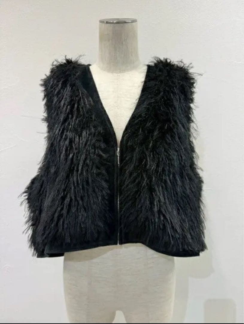 新品　CYAN TOKYO MIXファーZIPベスト