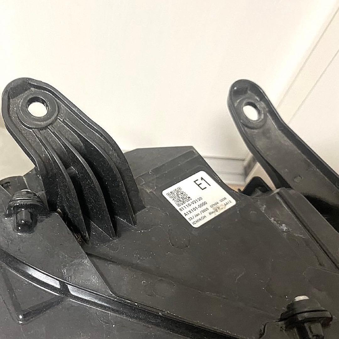 40ヴェルファイア 右ヘッドライト　中古