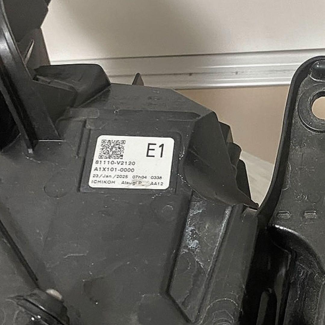 40ヴェルファイア 右ヘッドライト　中古