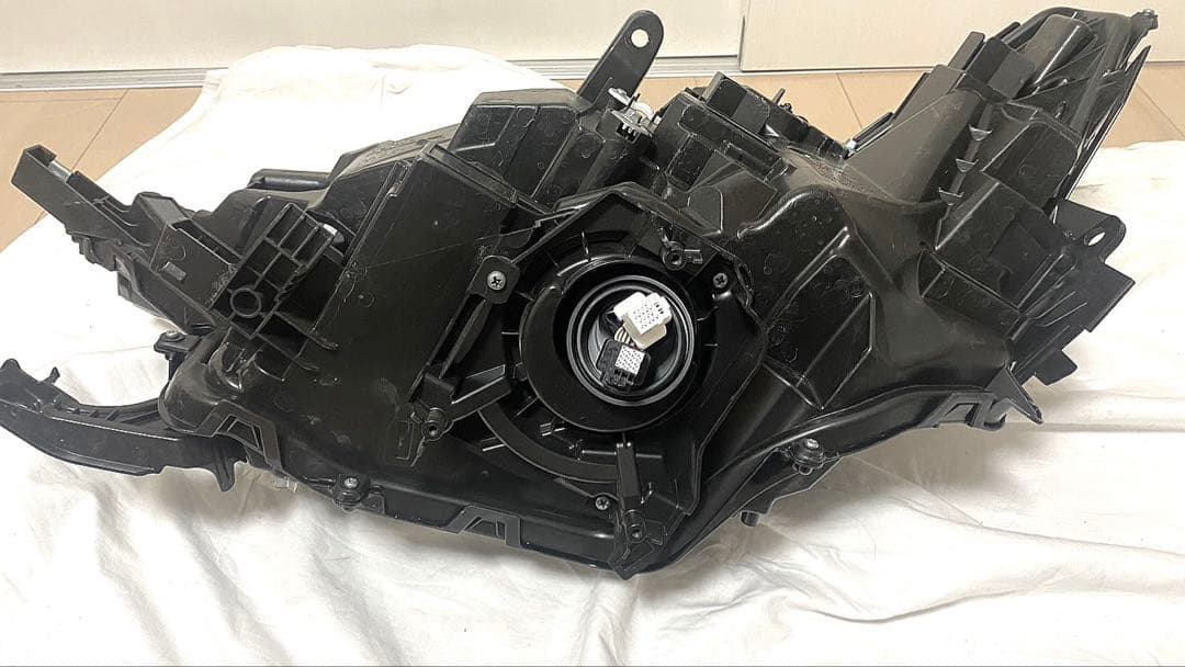 40ヴェルファイア 右ヘッドライト　中古