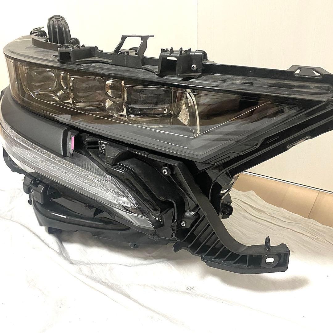 40ヴェルファイア 右ヘッドライト　中古
