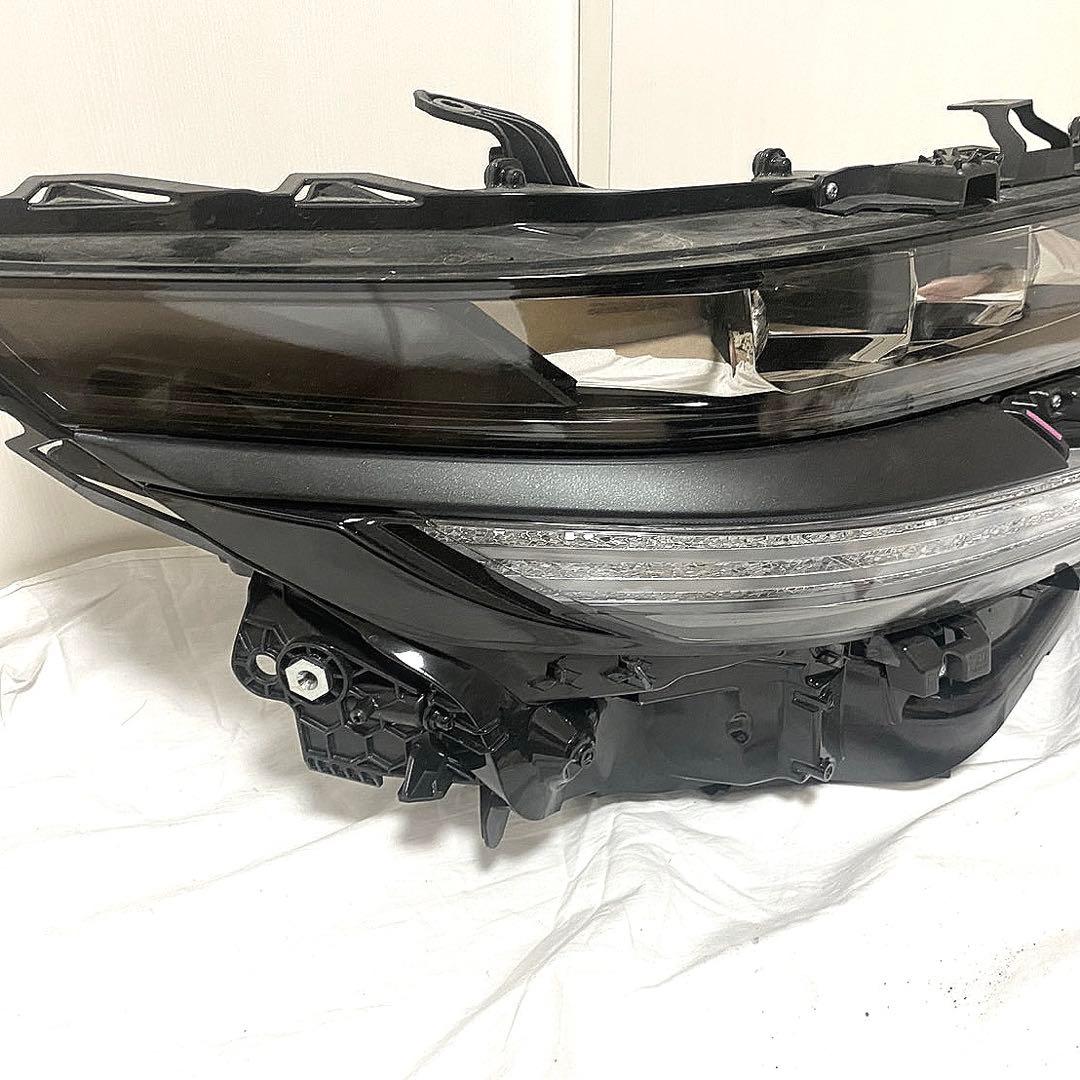 40ヴェルファイア 右ヘッドライト　中古