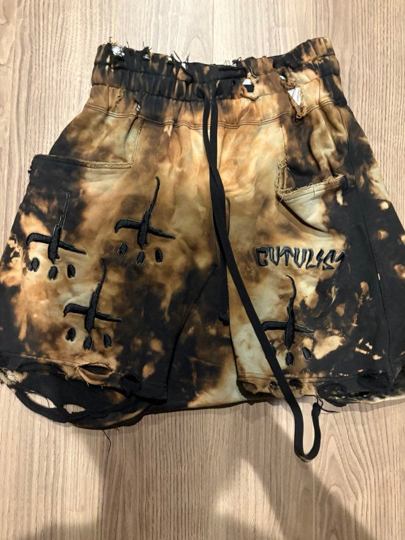 い*あ様 激レア　cvtvlistブリーチ　3D刺繍パンツ