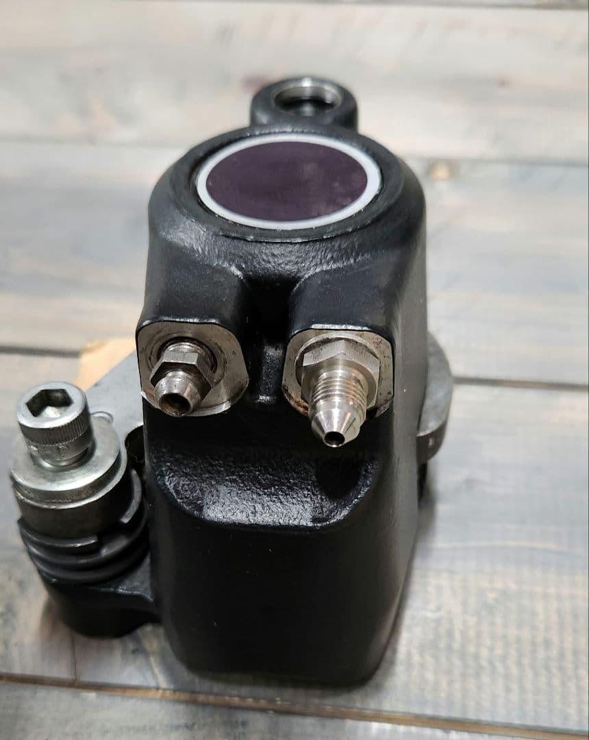 ハーレー　エボ純正キャリパー　　　　ブレーキパット新品　+　メンテ済