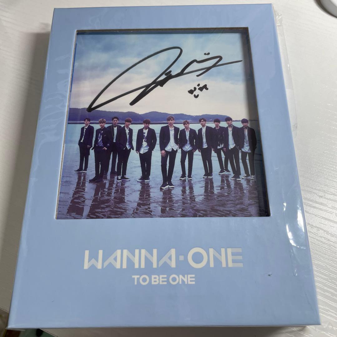 Wanna One NU'EST ファンミニョン 直筆サイン アルバム