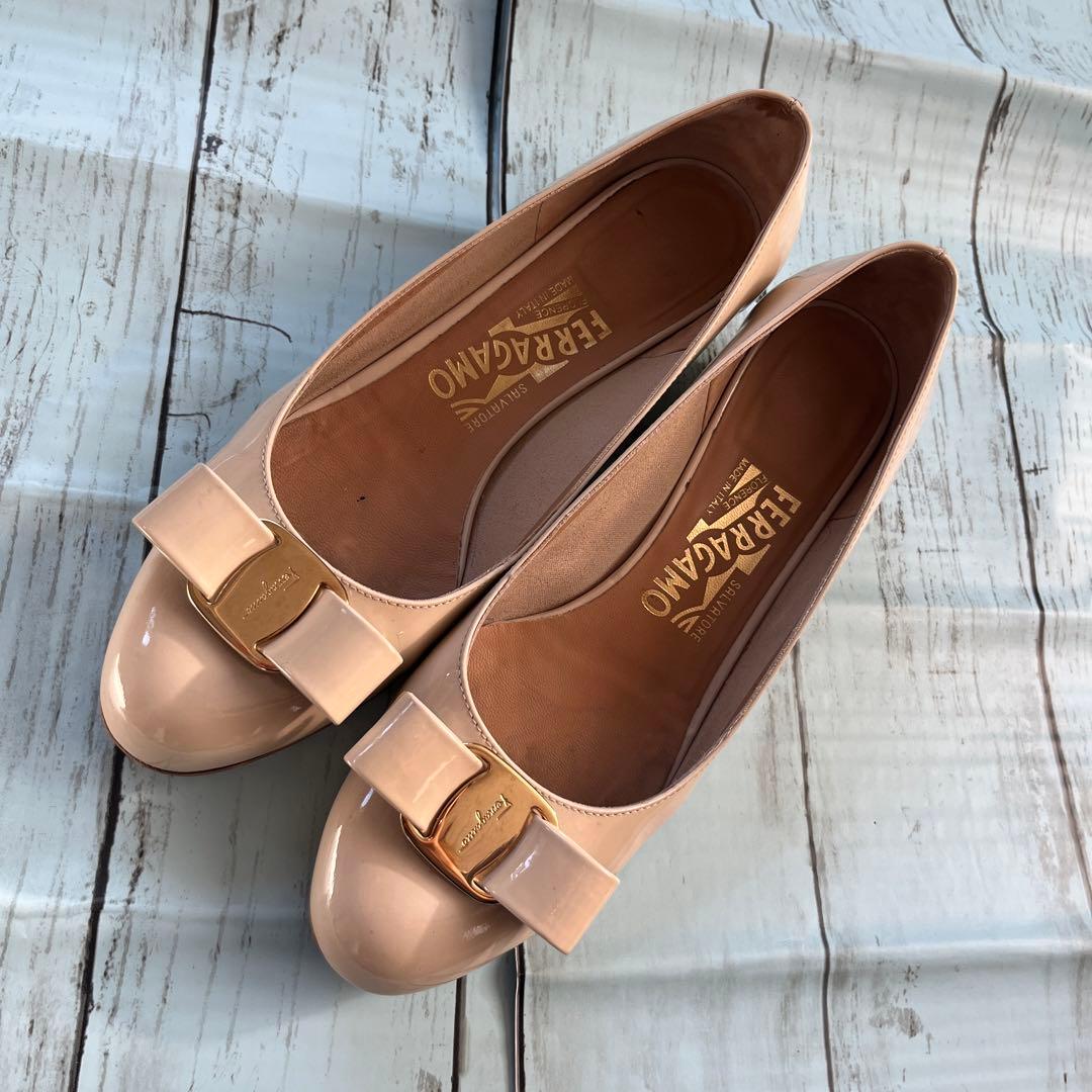 サルヴァトーレフェラガモ パンプス　23cm