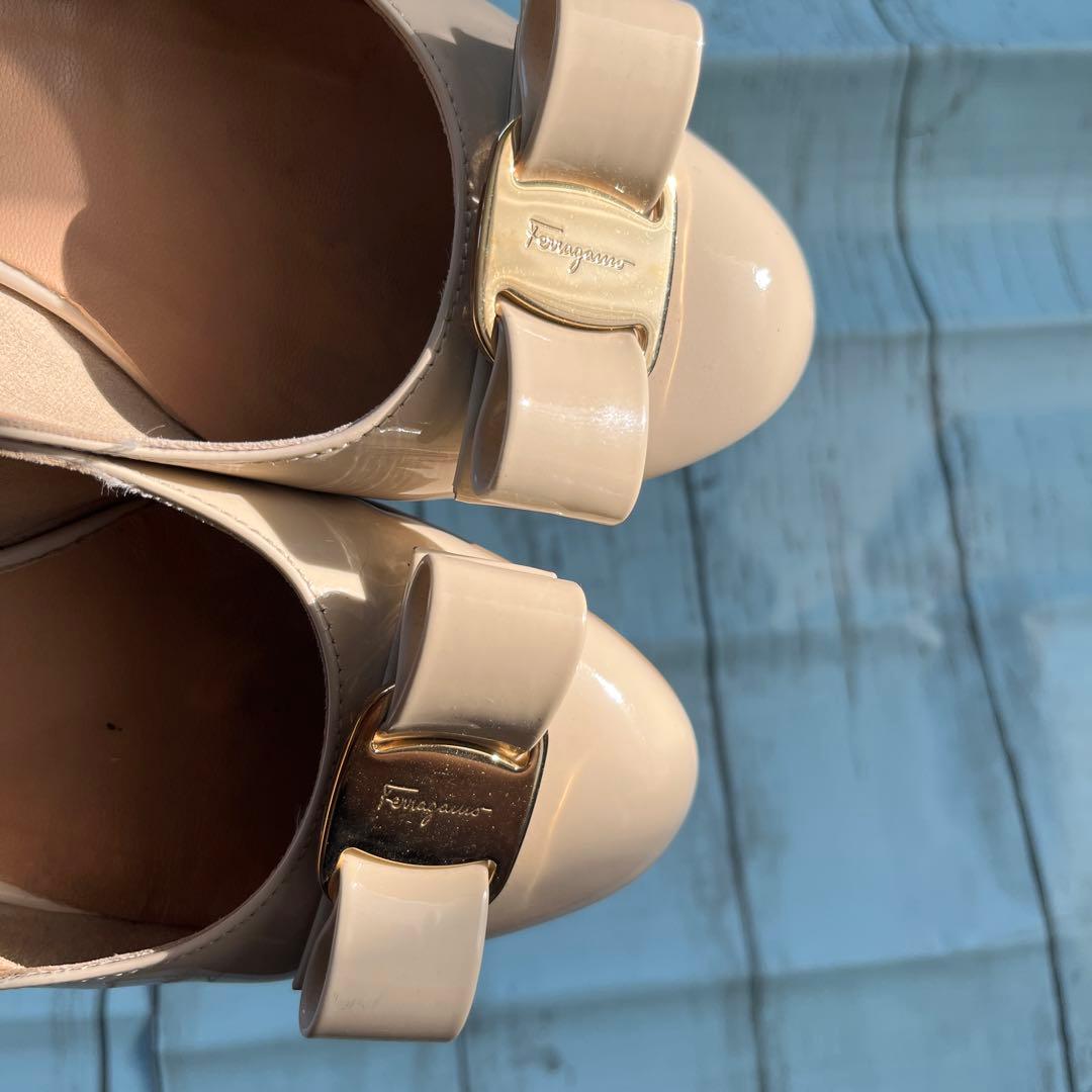 サルヴァトーレフェラガモ パンプス　23cm