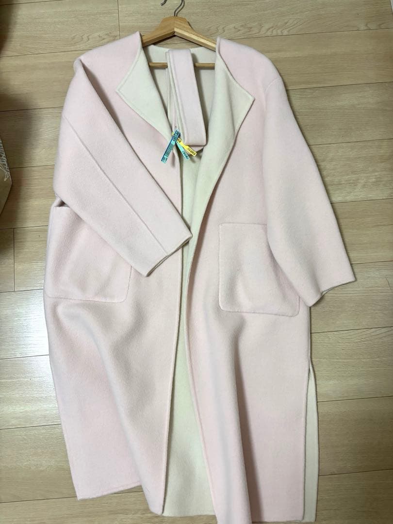 ノーリーズソフィピンクホワイトノーカラーロングジャケットバイカラー