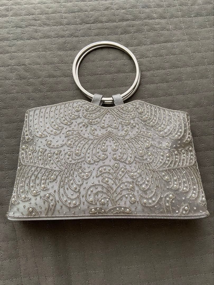 AIMER　エメ　フォーマルバッグ　パーティバッグ　　結婚式　シルバー