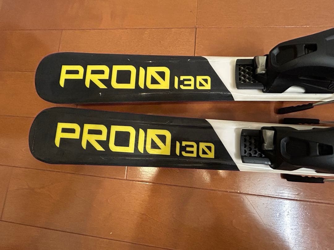 ジュニアスキーセット板130・ブーツ23.5cm・ストック100cm・ヘルメット