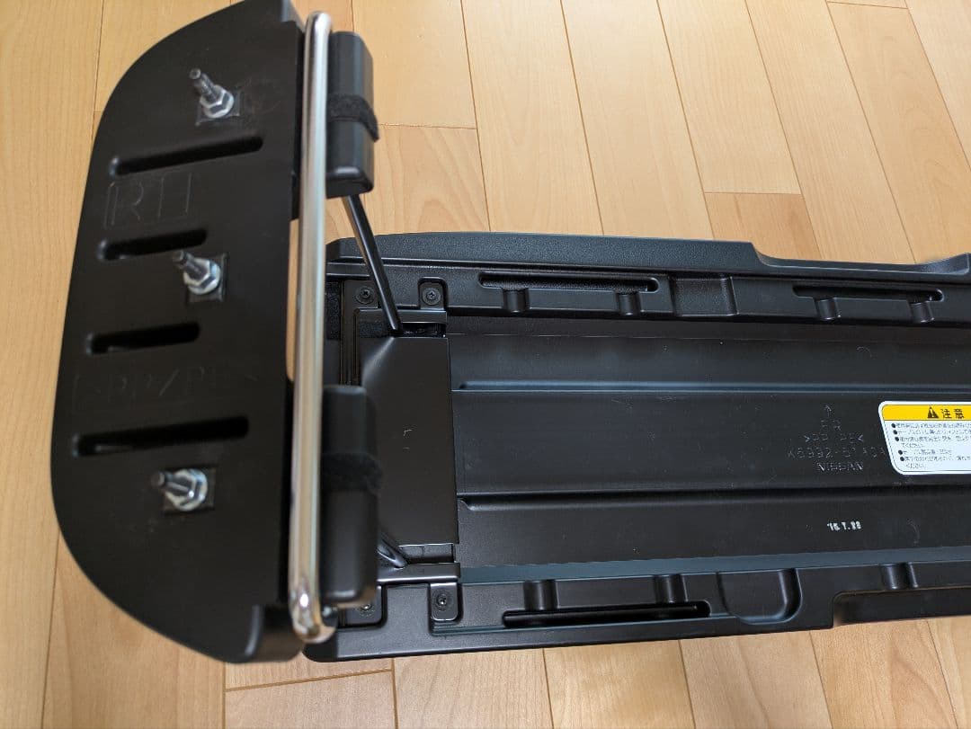 日産セレナ　C27用　ラゲッジテーブル　未使用品