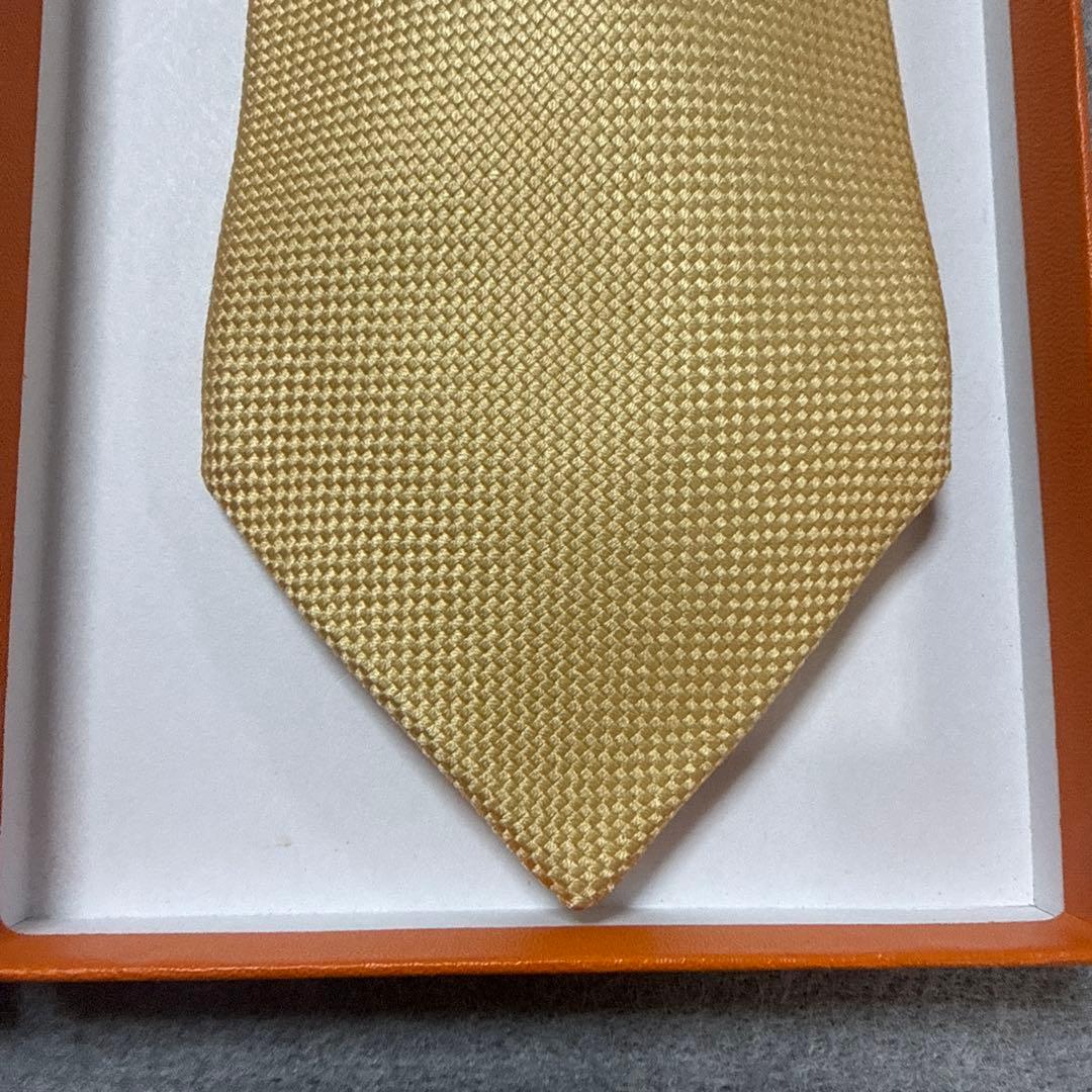エルメス　ネクタイ　ベージュクリーム　無地　シルク　派手　結婚式