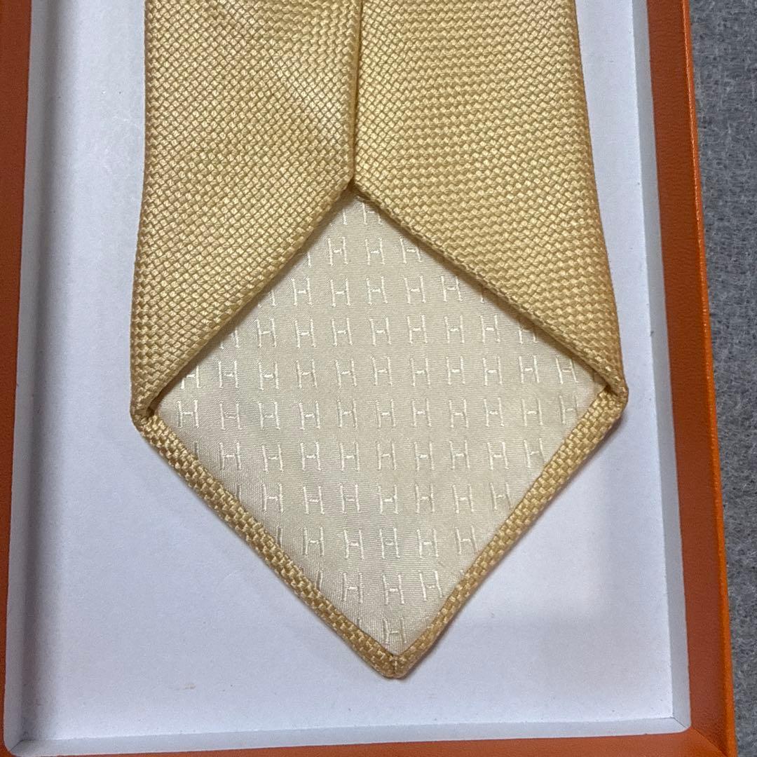 エルメス　ネクタイ　ベージュクリーム　無地　シルク　派手　結婚式