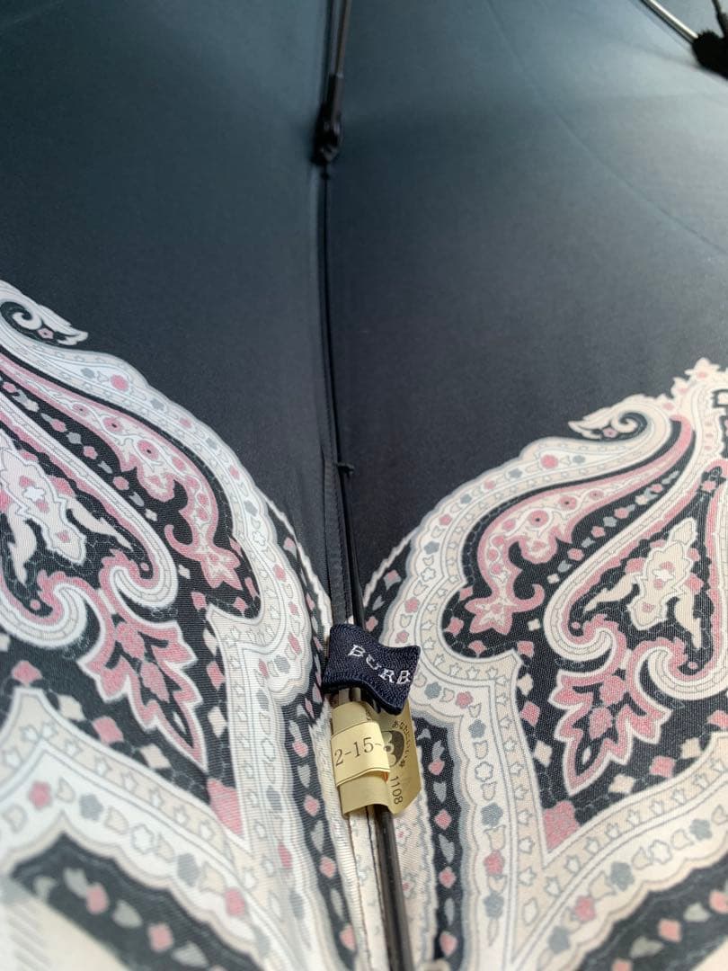 BURBERRY長傘　黒と赤のペイズリー柄
