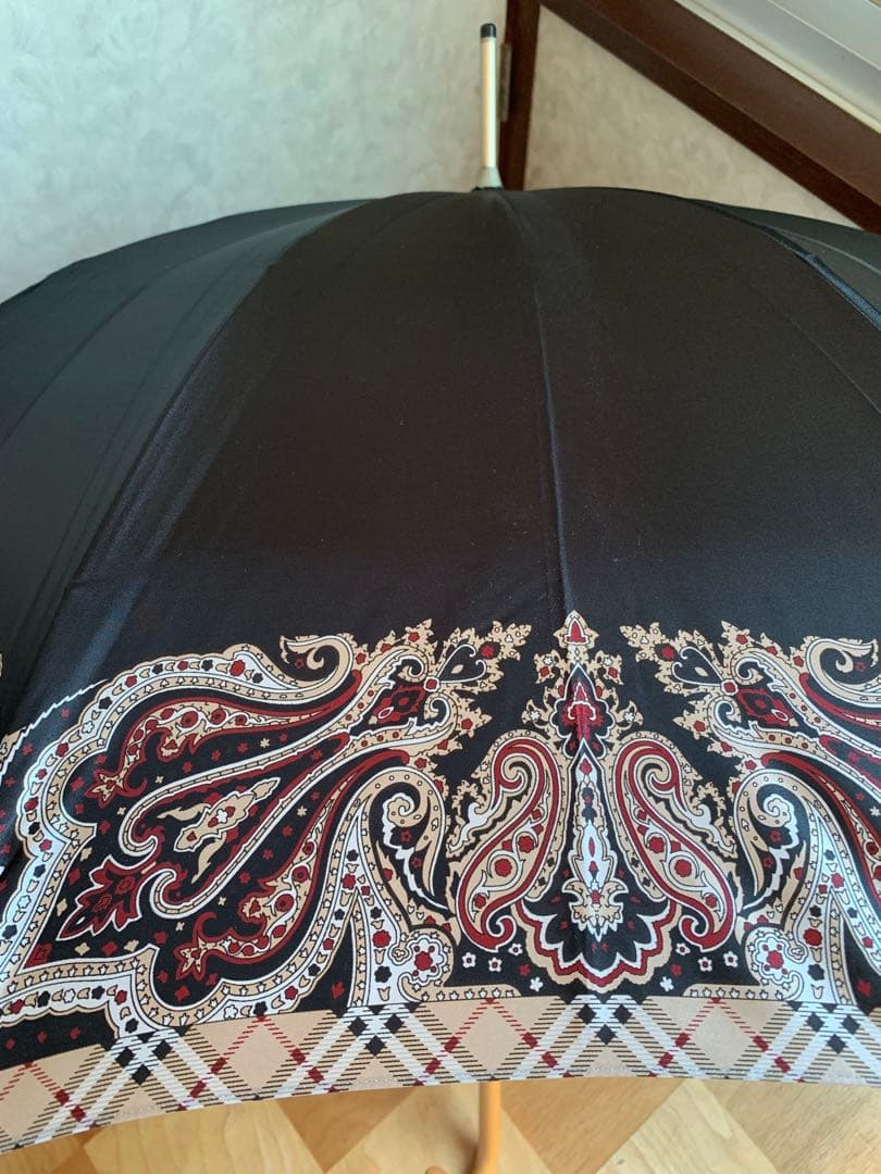 BURBERRY長傘　黒と赤のペイズリー柄