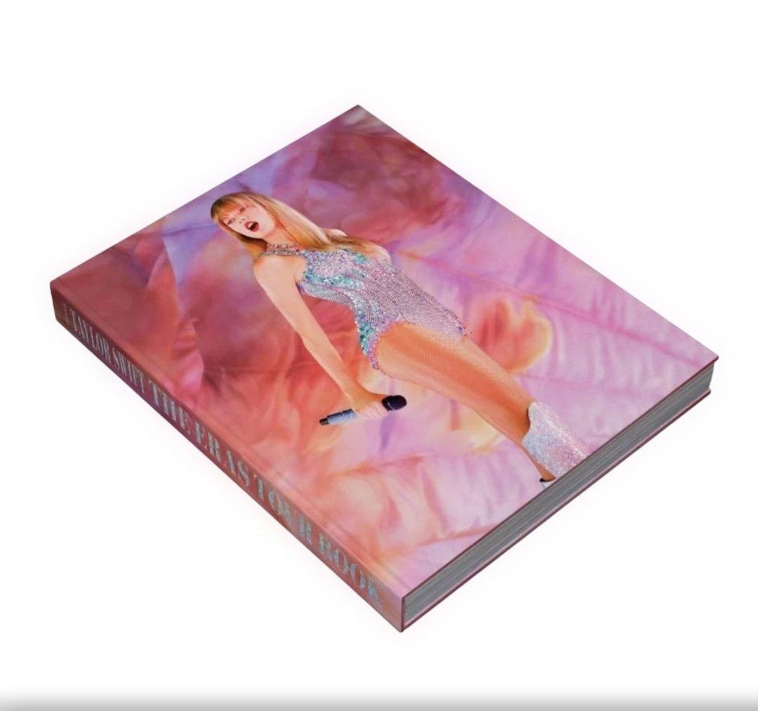 米国Target限定！テイラースウィフトツアーブック　Taylor Swift