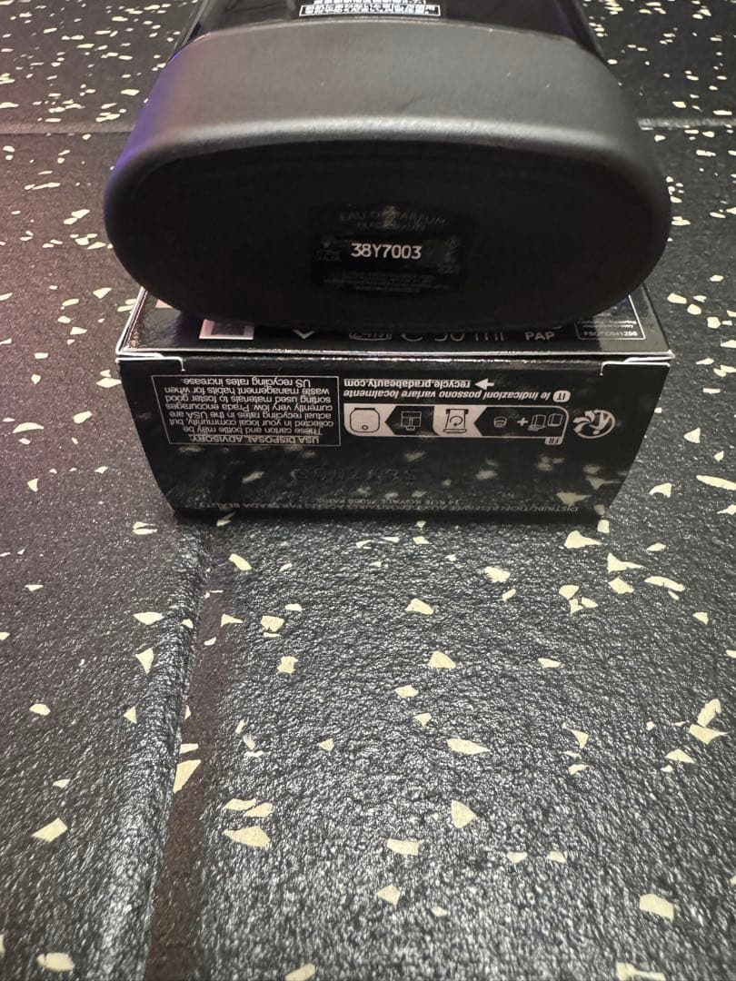 ほぼ新品　プラダ ブラック オーデパルファム 50ml