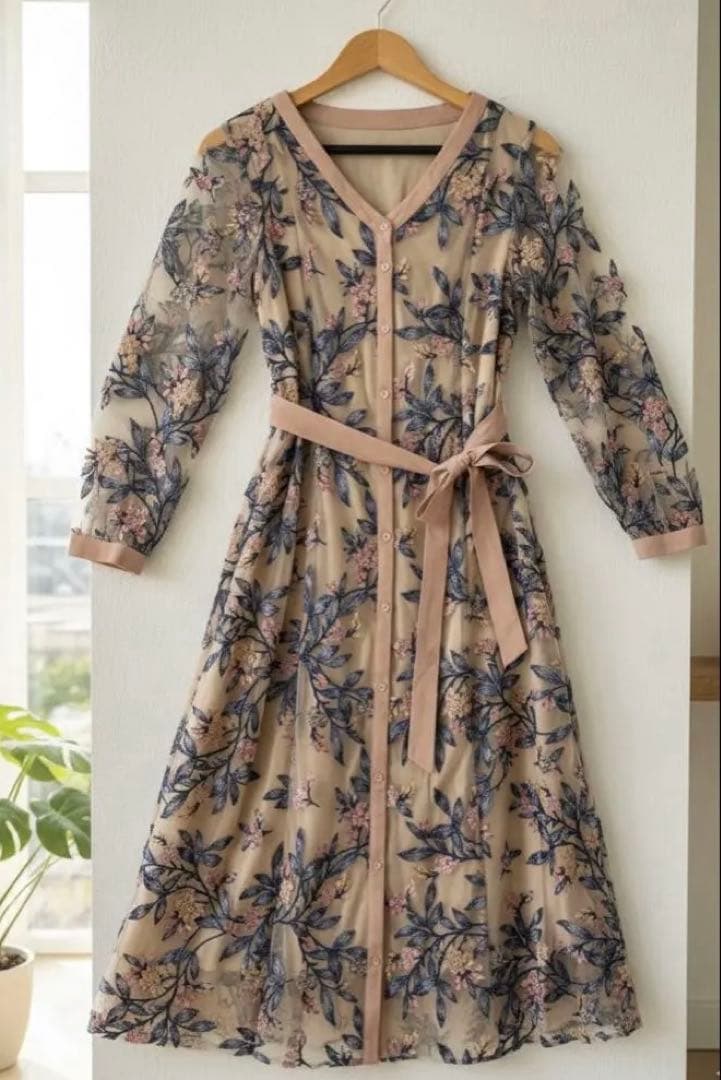 【現行品】グレースコンチネンタル フラワー刺繍フレアワンピース 38 ベージュ