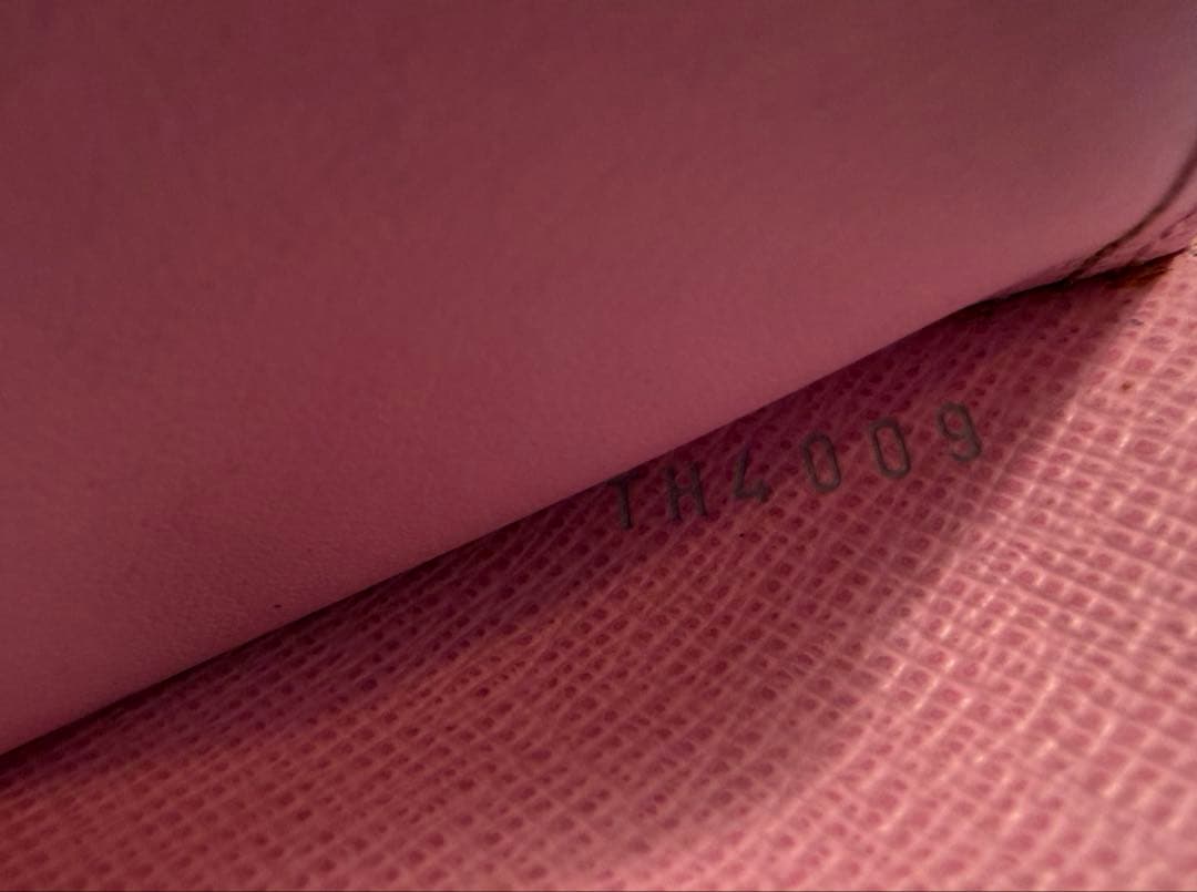 ルイヴィトン モノグラム マルチカラー コアラ　二つ折り財布 白 ピンク 正規品