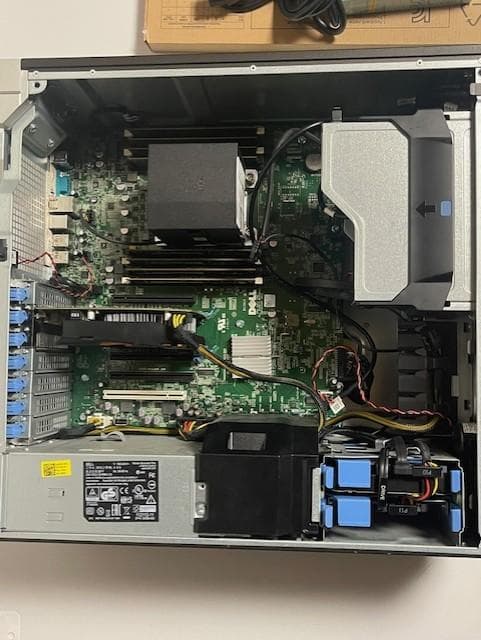 Dell T3610 20スレッドCPU/メモリ32GB/SSD256G＋2TB