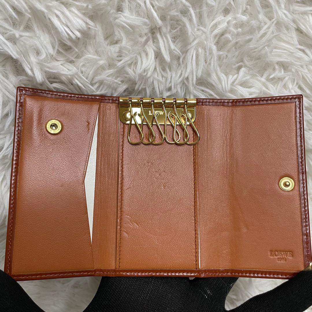 未使用品　ロエベ　6連キーケース アナグラム　チャーム　本革　型押し　金　茶