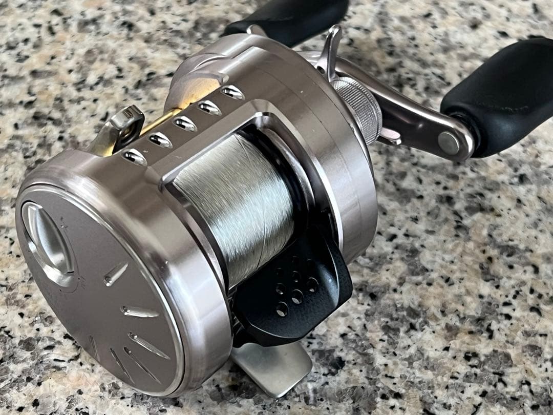 シマノ / SHIMANO ● 11 カルカッタコンクエスト50DC ハイギア